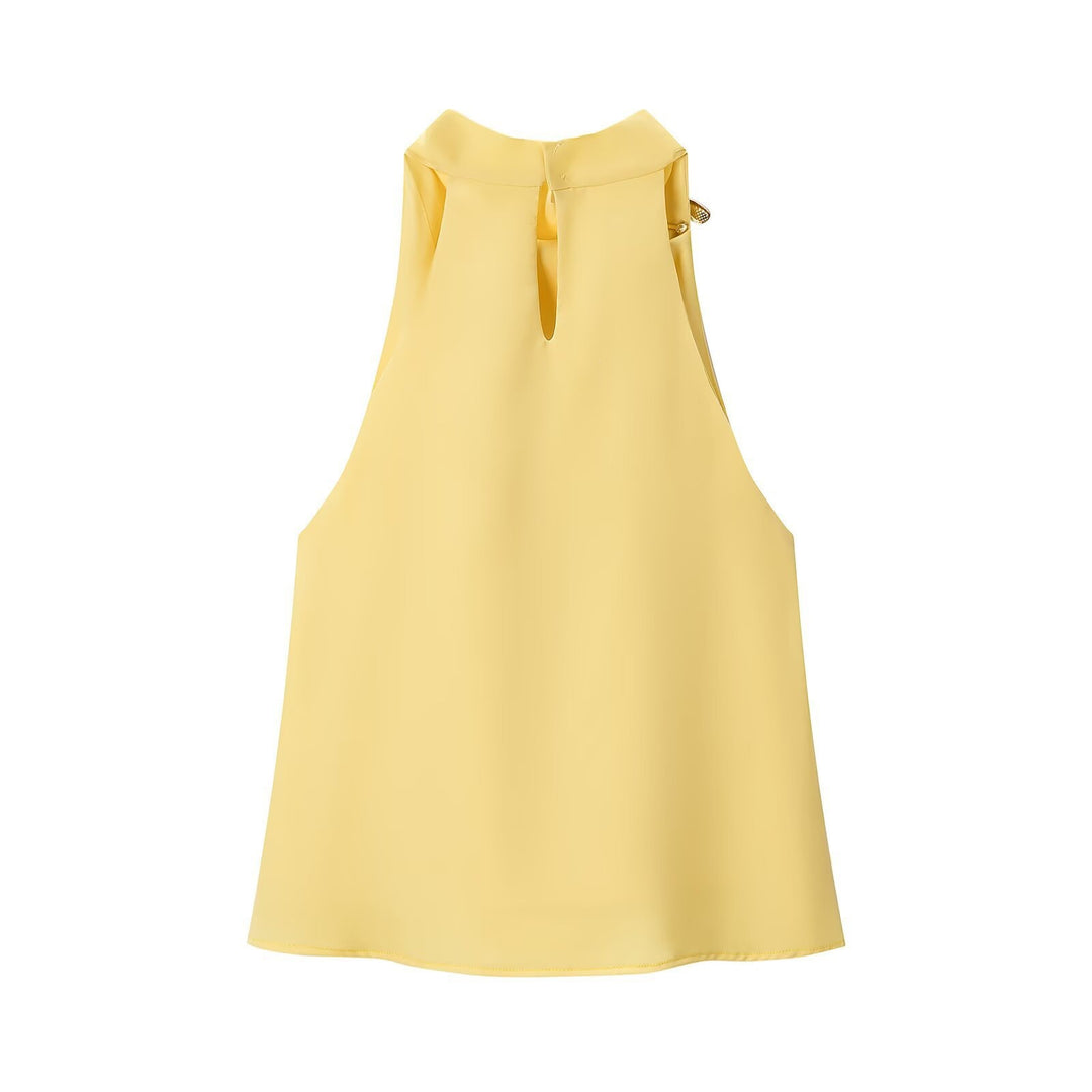 Dame silke bluse med asymmetrisk krave og dekorativ ring Skovae
