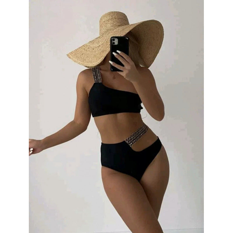 Damen Cut-Out bikini med asymmetrisk snit og moderne kædendetail Skovae