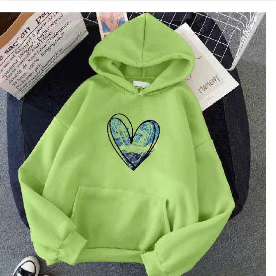 Kvinders hoodie med kunstnerisk hjerte design Skovae