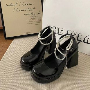 Dame Plateau-pumps med elegante perleaccenter og komfortabel sål Stilla