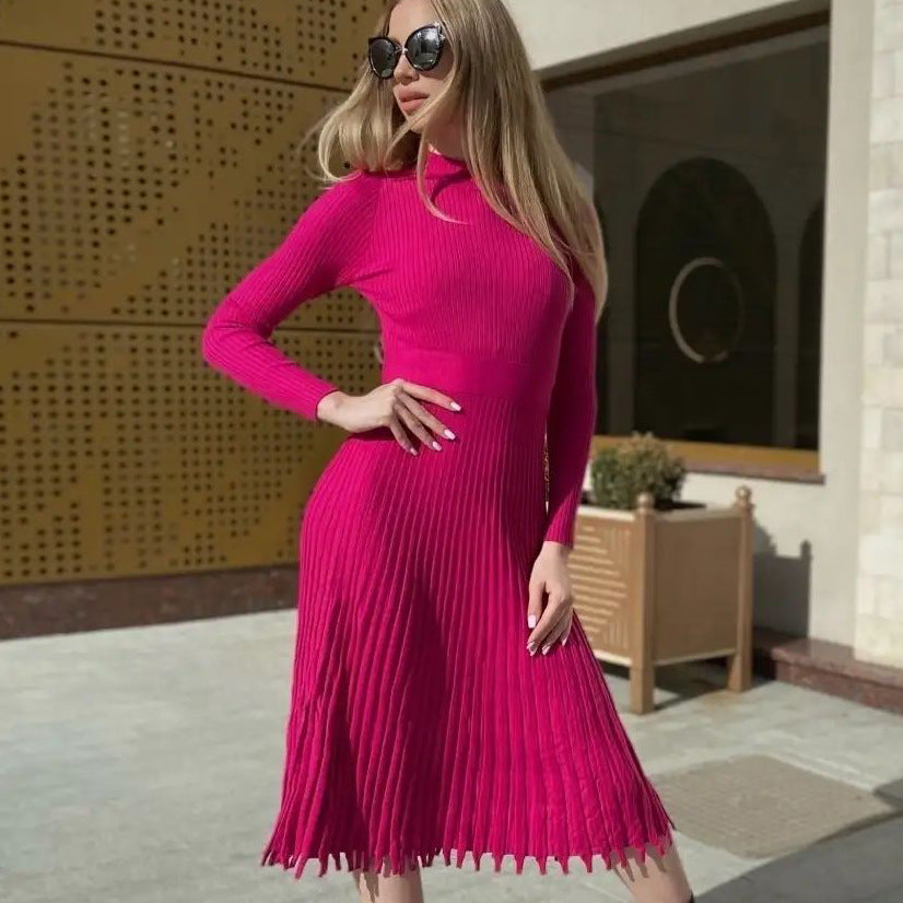 Dame elegant strikkjole med fin ribstruktur og asymmetrisk kant Stilla