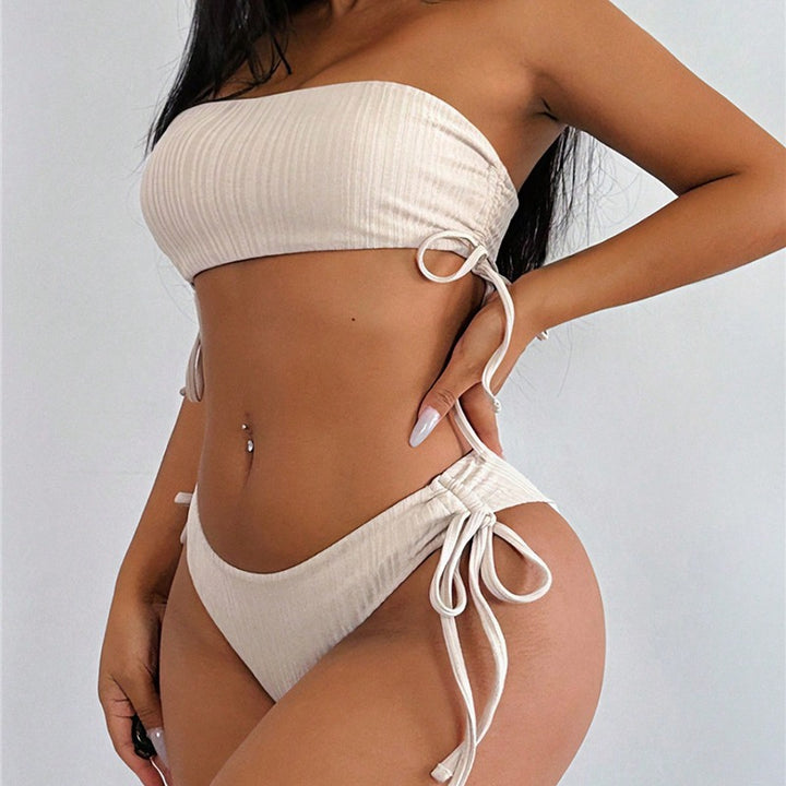 Dame Bandeau-bikini sæt med justerbare knuder og høj benudskæring Stilla