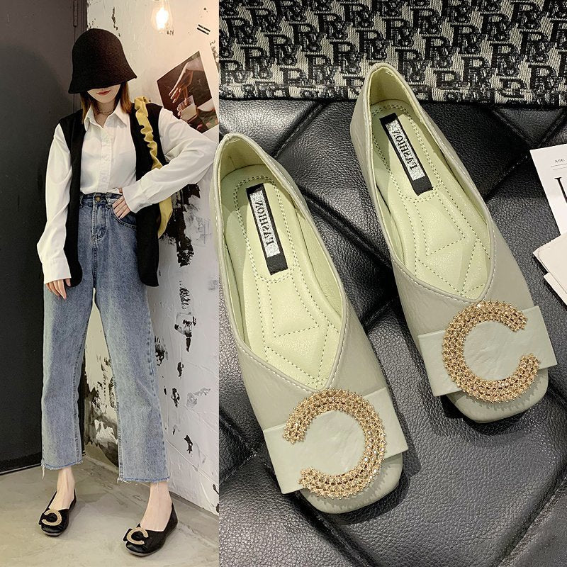Dame elegante med strass dekorerede flade mules Stilla