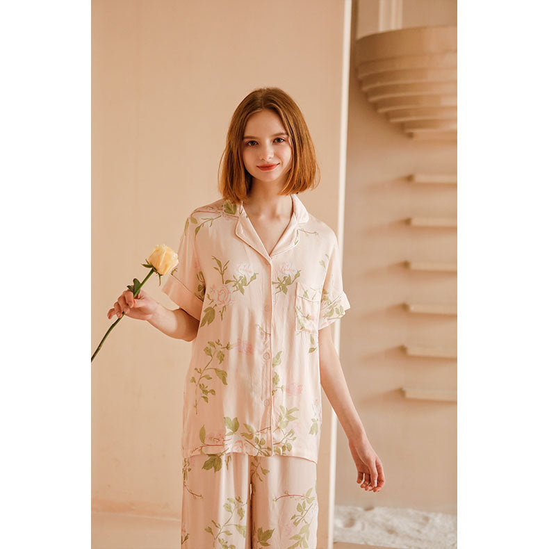 Dame pyjamasæt i blødt, åndbart materiale med blomsterdesign Stilla