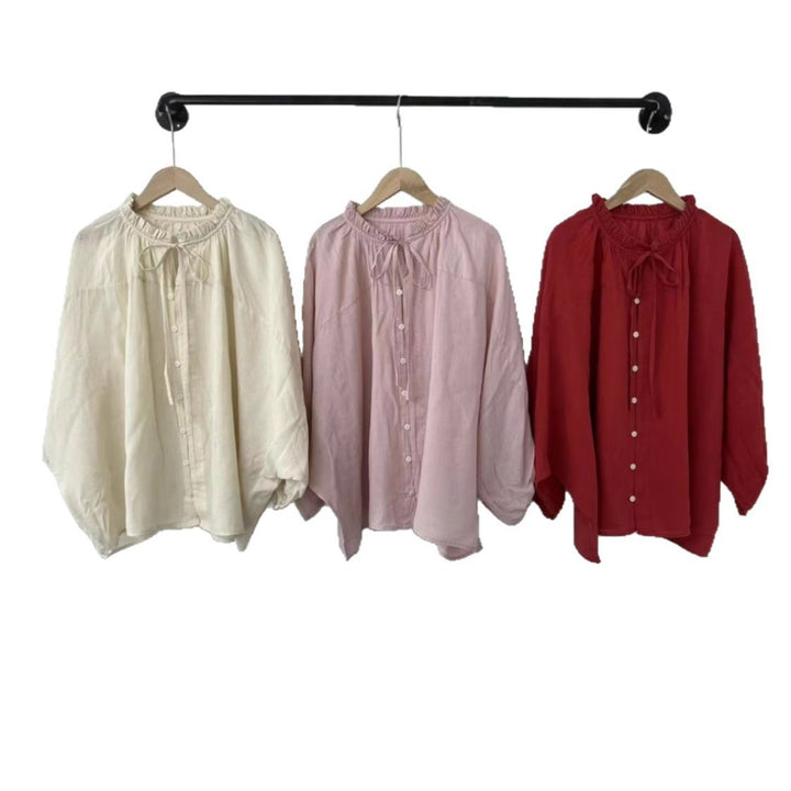 Femme Relaxed Fit Soft Button-Up Bluse med Rødfugleudskæring Stilla