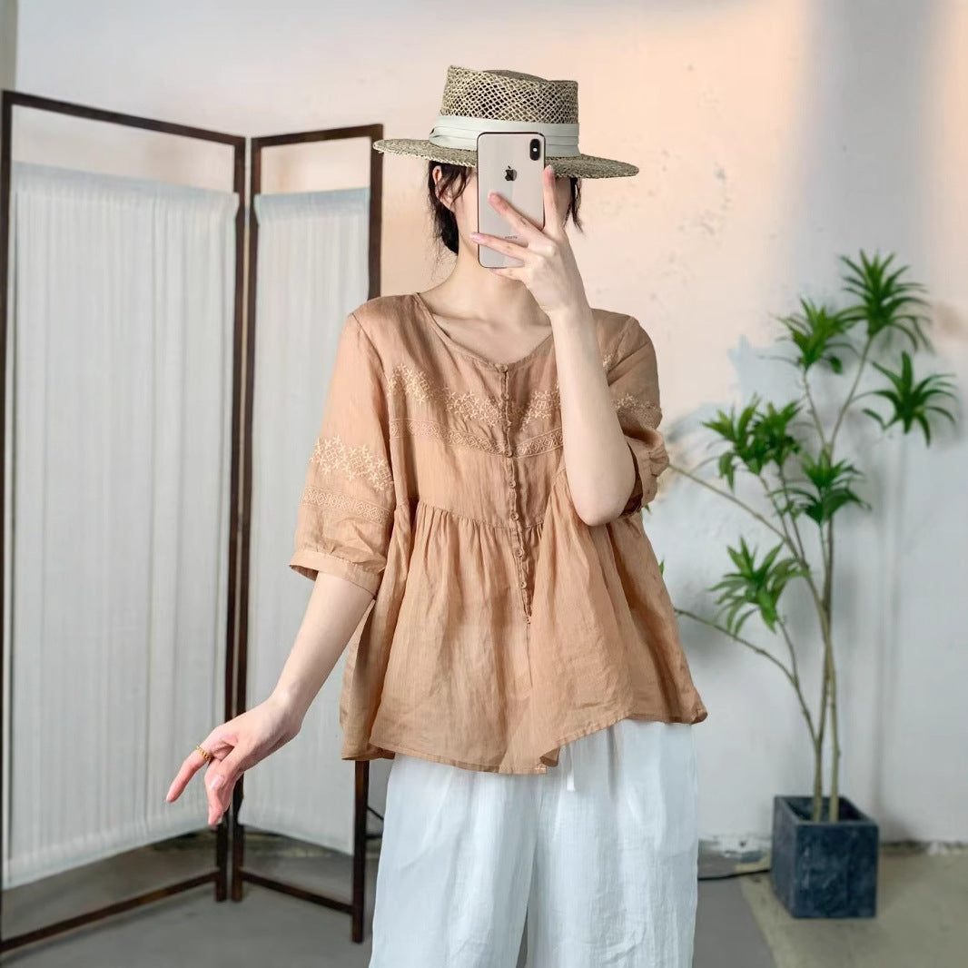 Femme Let knapåbning bluse med kompleks broderi Stilla