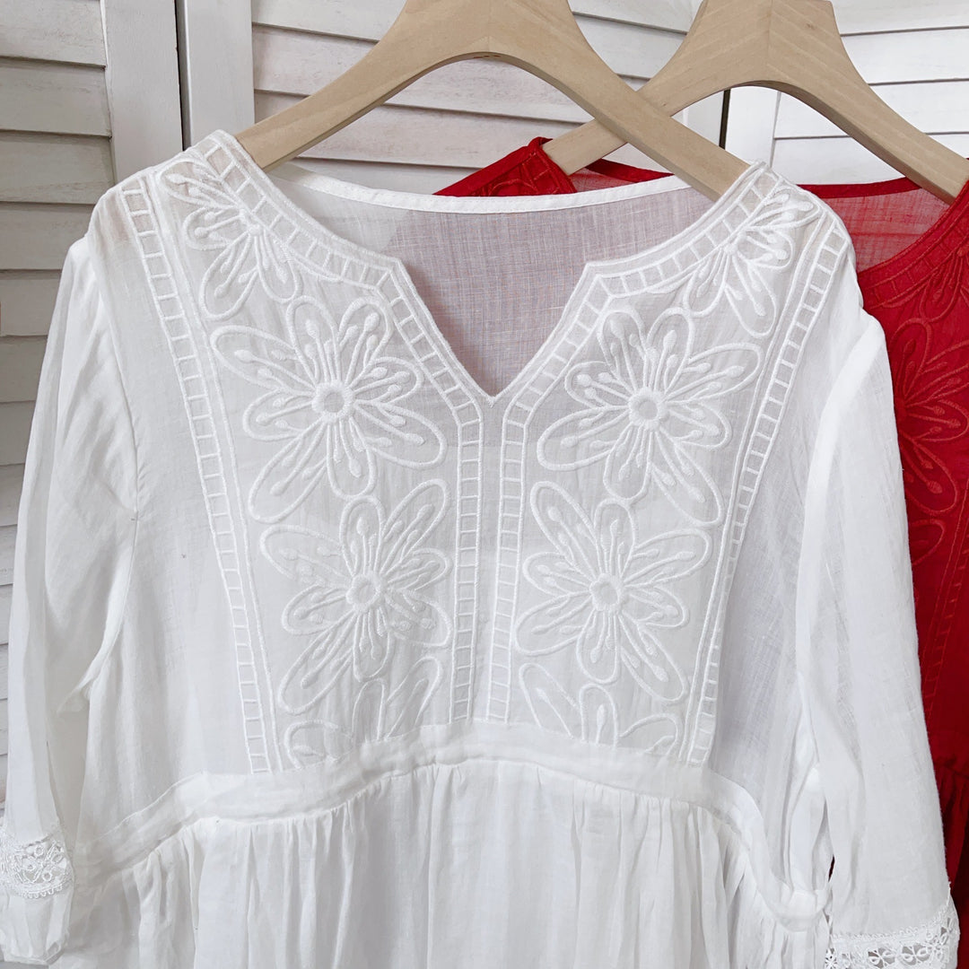 Femme Broderet Maxi-Kjole med V-Hals Stilla