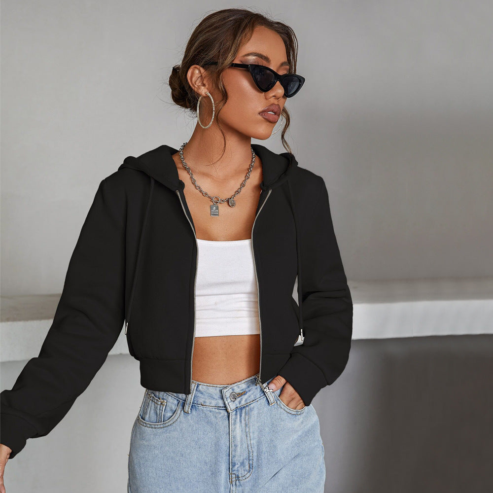 Kvinders cropped hoodie jakke med moderigtigt snit og behageligt materiale Stilla