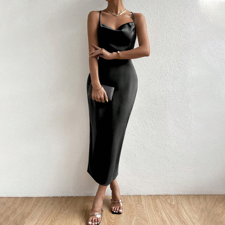 Kvinders elegant satin maxi kjole med chic V-hals og fine stropper Stilla