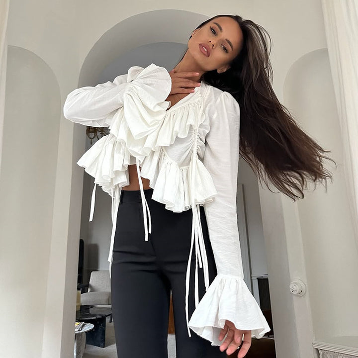 Dame modebluse med flæser Stilla