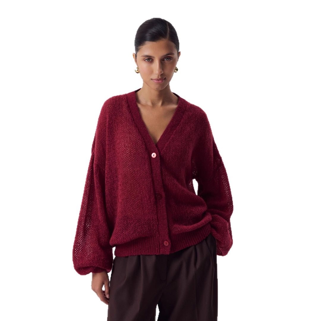 Kvinders afslappede strikket cardigan med fint blondermønster og elegant V-hals Stilla