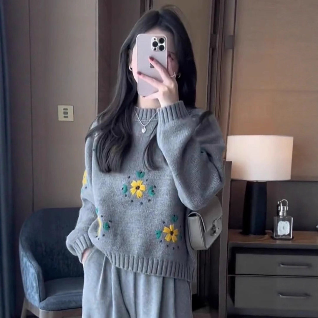 Women's knitted sweater with floral design Stilla