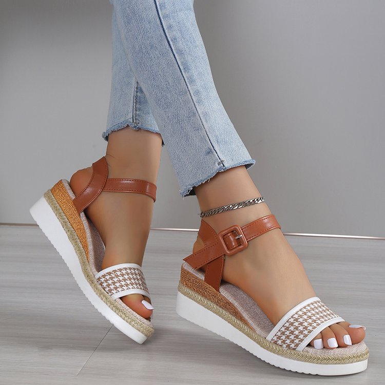 Dame Plateau-sandaler med justerbar rem og fashionable dekorativt mønster Stilla