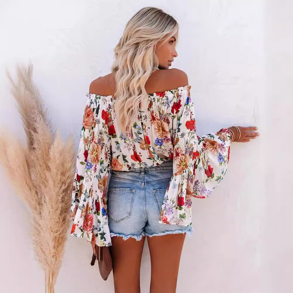 Dame Off-Shoulder Bluse med voluminøse ærmer og florale accenter Stilla