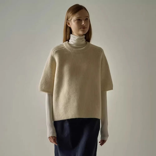 Damenes stilfulde strikket sweater med korte ærmer og blødt materiale Stilla