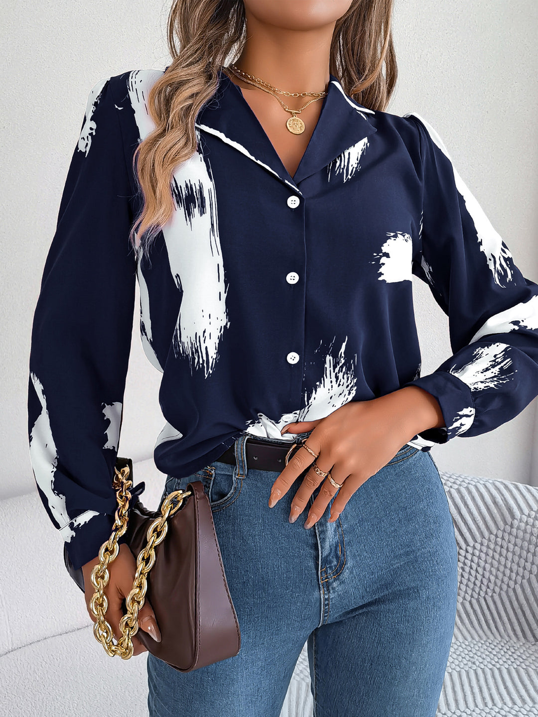 Damebluse med kunstnerisk penselstræk-design Stilla