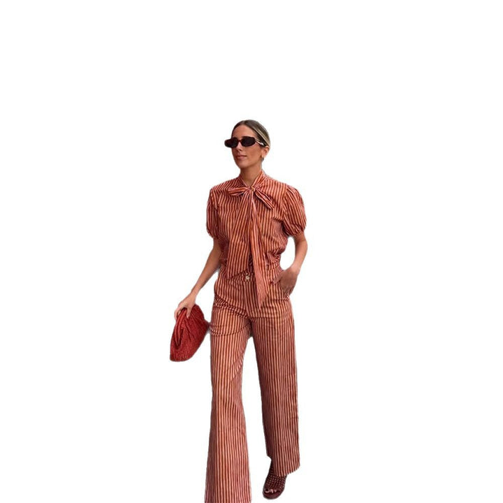 Dame stribet jumpsuit med sjalkrave og vide ben Stilla