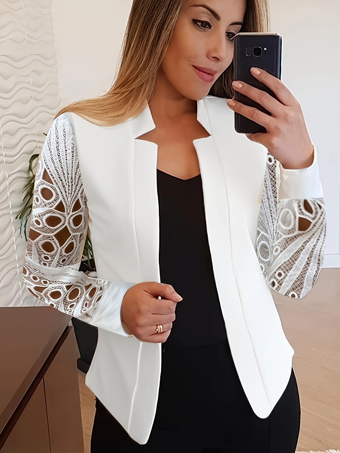 Dame elegant jakke med gennemsigtige, broderede ærmer Stilla