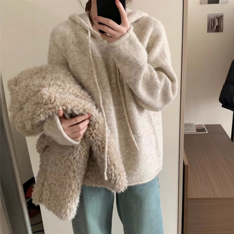 Kvinders hyggelige hætte sweatshirt lavet af blødt fleece-materiale med kengurulomme Stilla