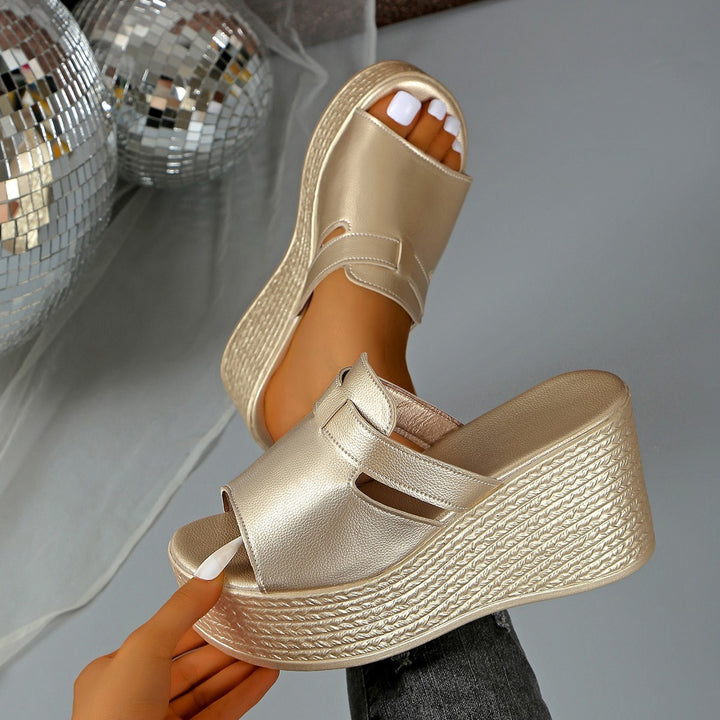 Dame platform-sandaler med justerbar rem og stilfuldt design Stilla