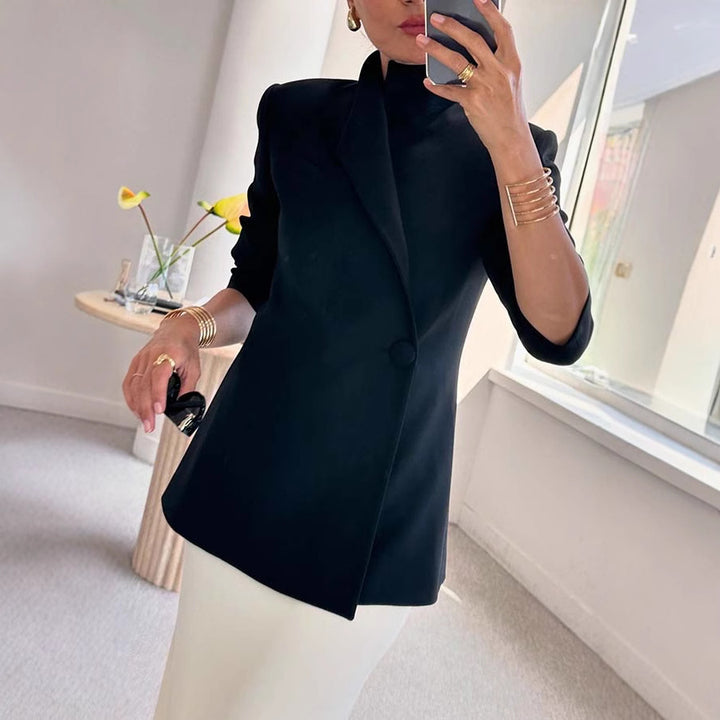 Dame Elegant Blazer med højhalset design og raffinerede detaljer Stiila