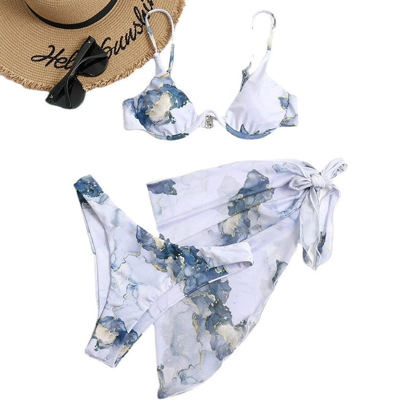Dame bikini-sæt med iøjnefaldende kuhælmønster og elegant omslagstuch Stilla