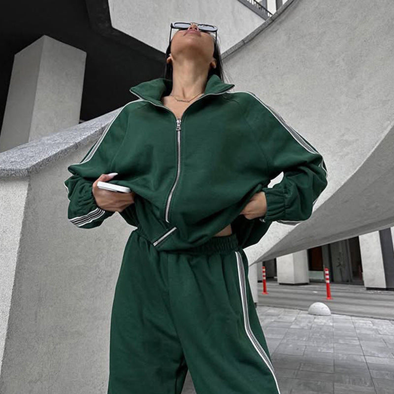 Kvinders sporty fleece sæt med hætte og trendy accenter