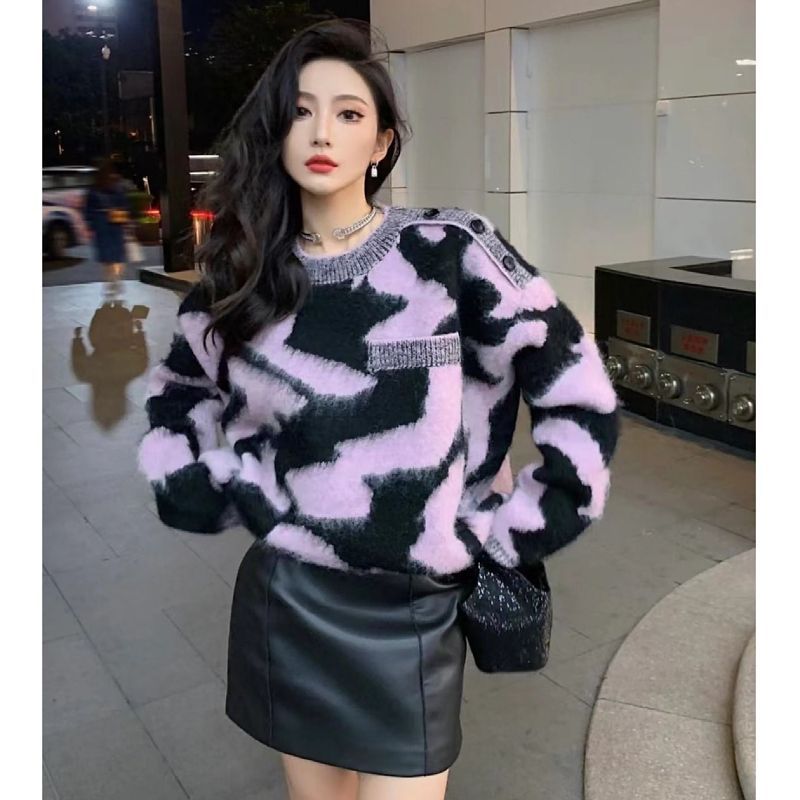 Femme Fluffy Graphic Strikpullover Stilla
