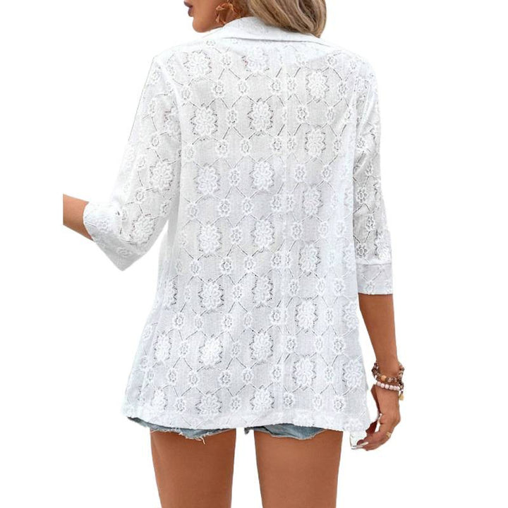 Dame spidsjakke i afslappet boho-stil med floralt design og 3/4-ærmer Skovae