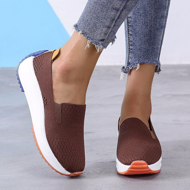 Dame åndbare Slip-On Sneakers med skridsikker sål og fleksibelt strik-overmateriale Stilla