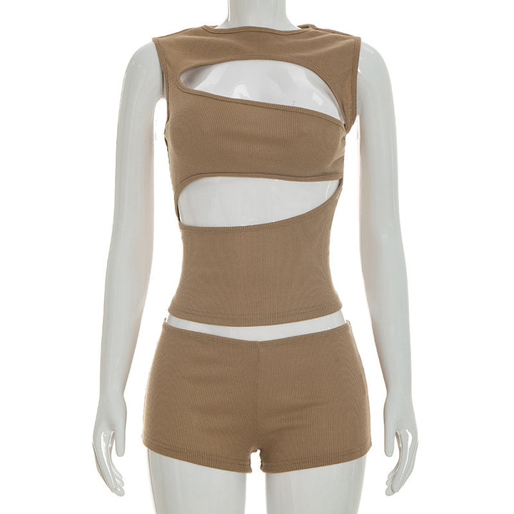 Damen modisches Oberteil mit angeschnittenen Details und passenden Shorts Skovae