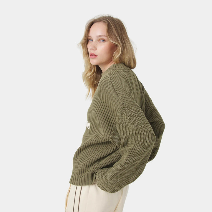 Kvinders chunky strik sweater med en afslappet pasform og iøjnefaldende skrift Stilla