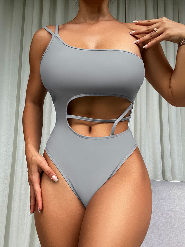 Dame heldragt badedragt med asymmetrisk skæring og fashionable cut-outs Skovae