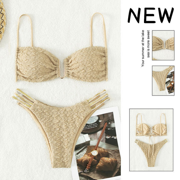 Dame luksus bikini med elegant ruffle-design og gyldne accenter Skovae
