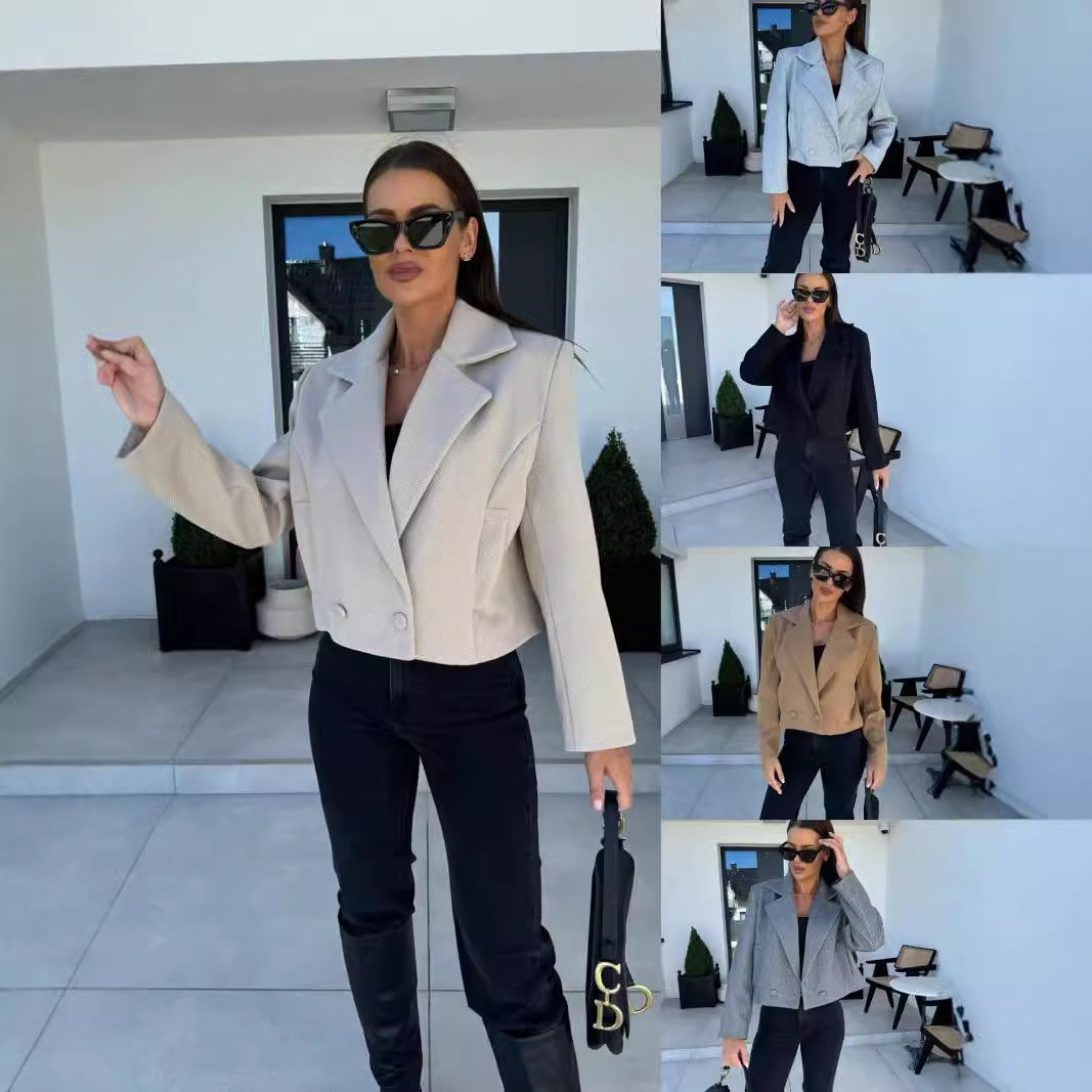 Dame moderigtig Cropped Blazer med dobbelte knapstolper og struktureret stof Stilla