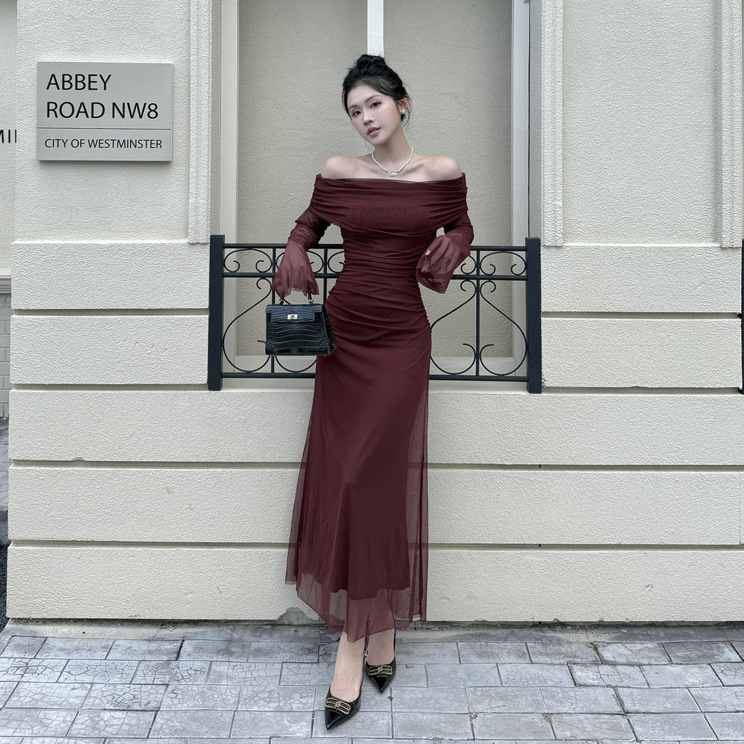 Kvinders Off-Shoulder Aftenkjole med Rynket Design og Lange Ærmer Skovae