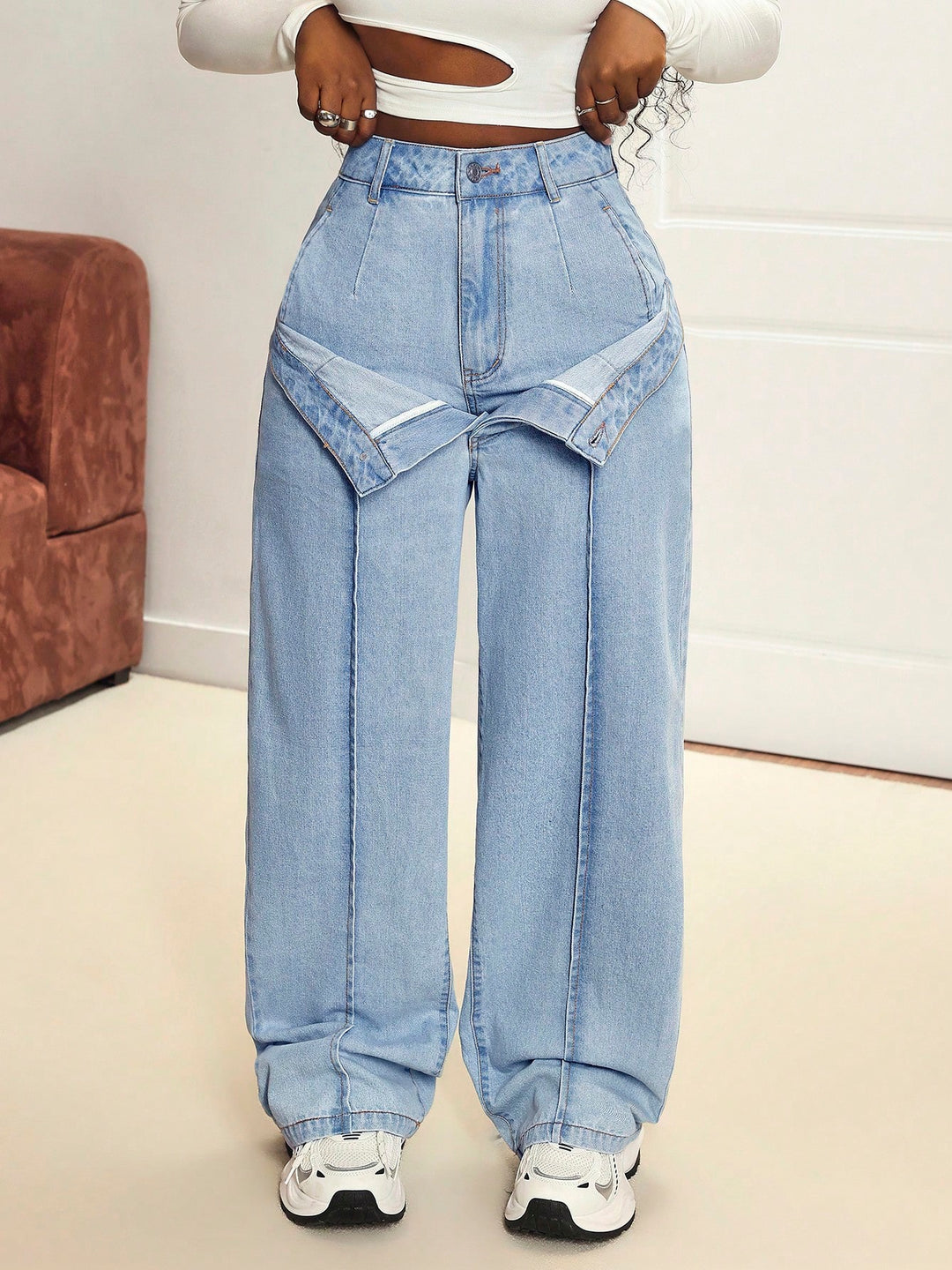 Kvinders brede jeans med innovativ skæring og asymmetrisk design Stilla
