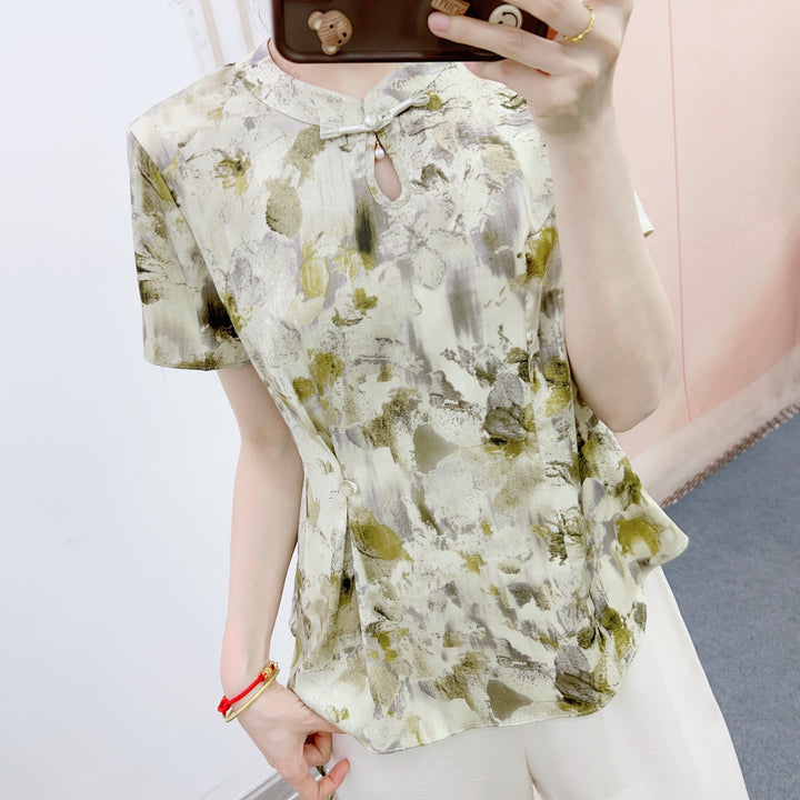 Dame bluse-bukse-sæt med floralt design og elegante detaljer Stilla