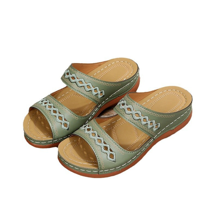Dame Komfortable Sandaler med justerbare remme og svunget fodseng Stilla