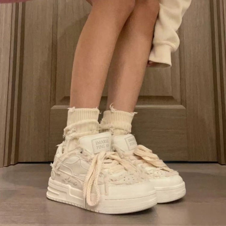 Dame fashionable sneakers i denim med frynset accenter Stilla