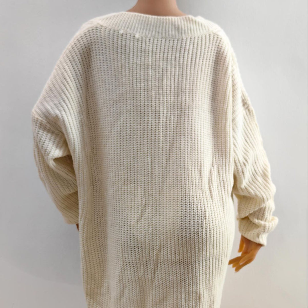 Dame løs strikpullover med dyb V-udskæring og moderne fletdetaljer Stilla