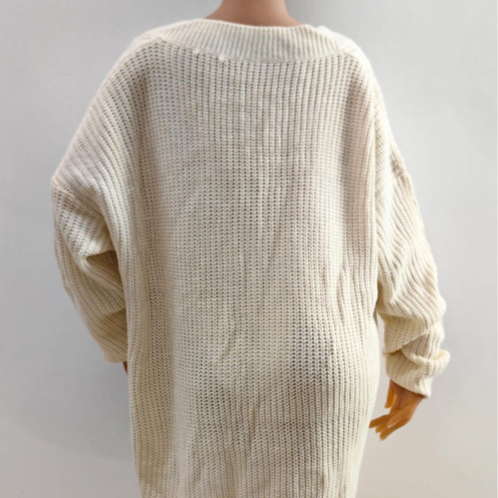 Dame løs strikpullover med dyb V-udskæring og moderne fletdetaljer Stilla