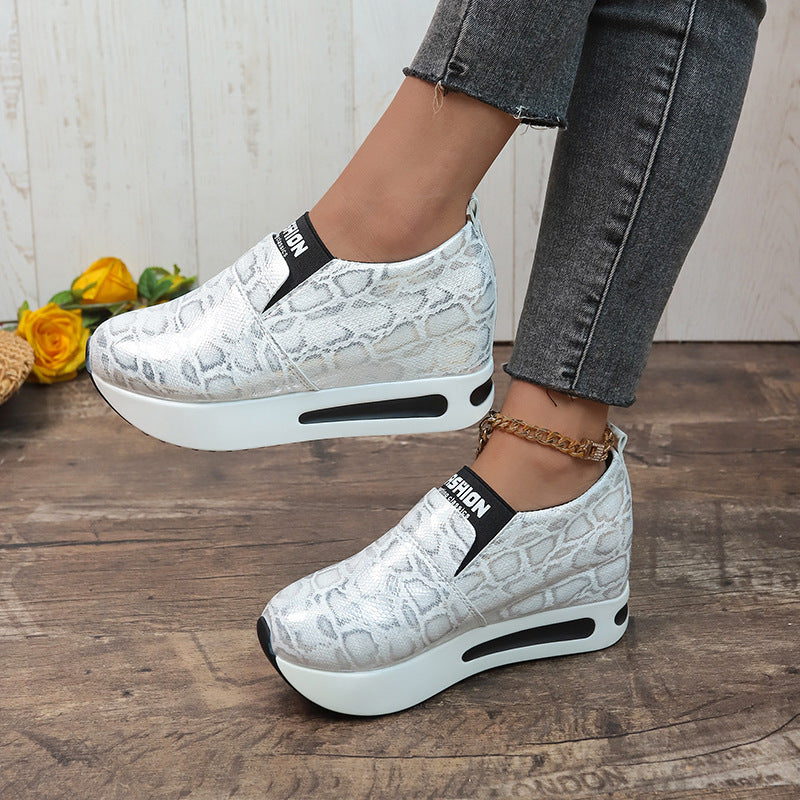 Dame Slip-On Sneakers med modermæssigt slangeskinds mønster og elastisk indgang Stilla