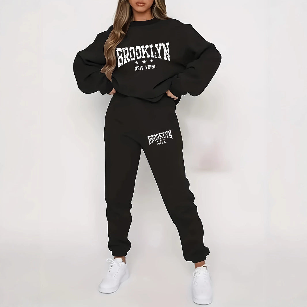 Dame hoodie og joggersæt med urban Brooklyn design Skovae