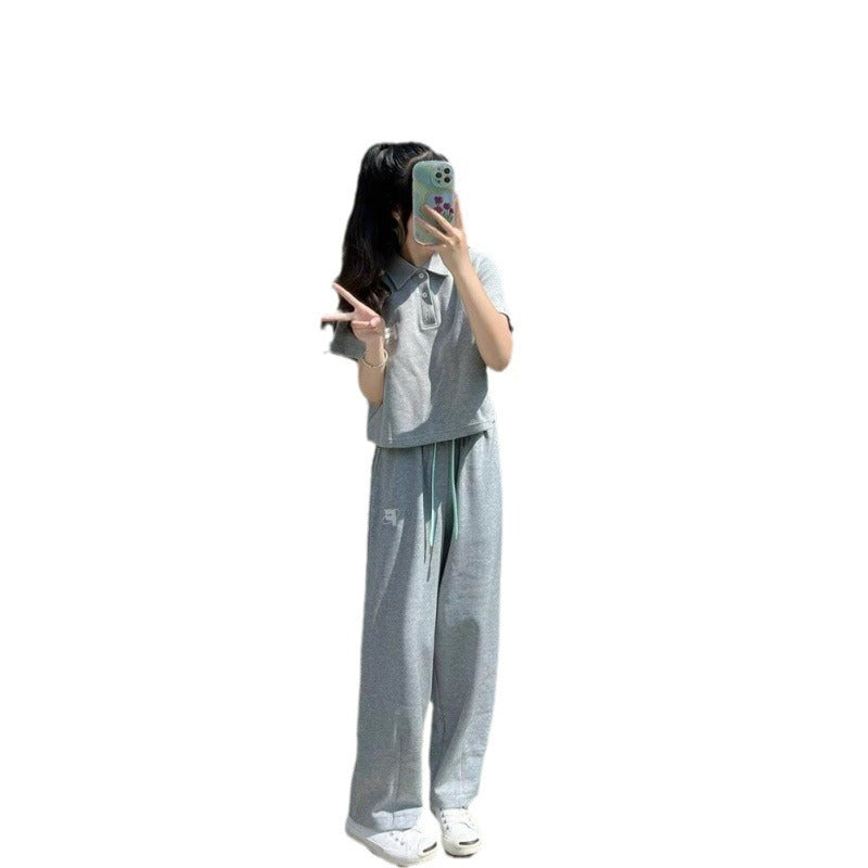 Kvinders sporty sæt med kort top og joggers Skovae