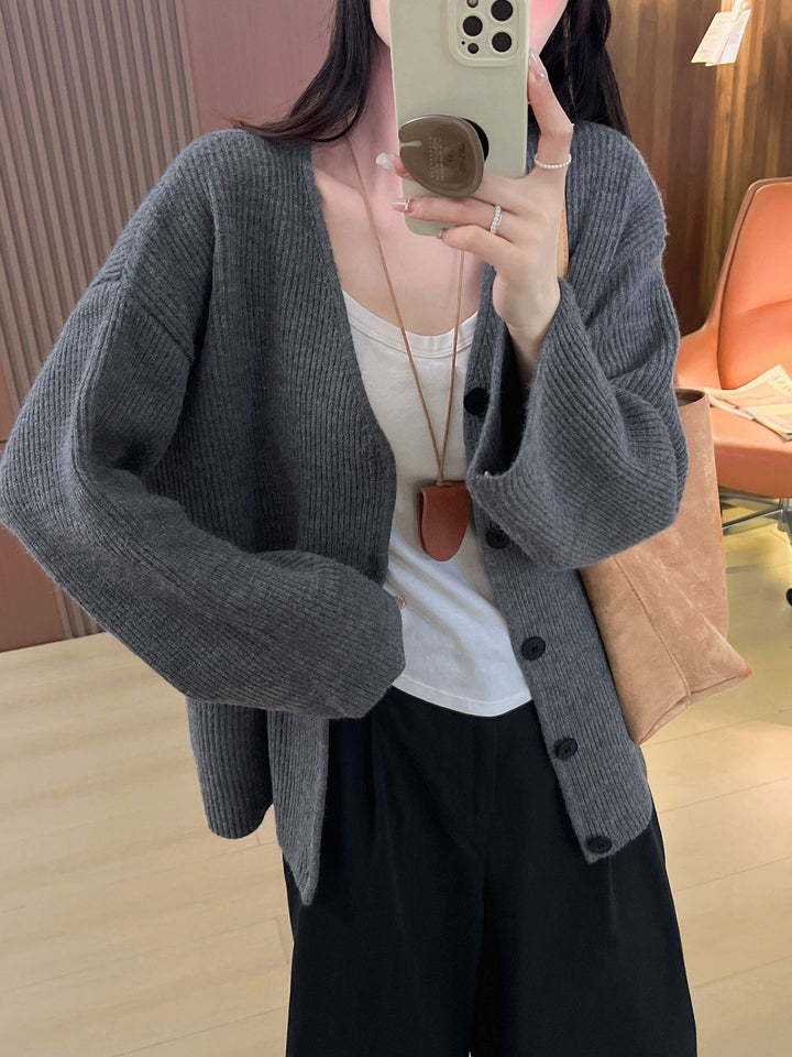 Kvindernes chunky strikket cardigan med en afslappet pasform og dybe ærmer Stilla