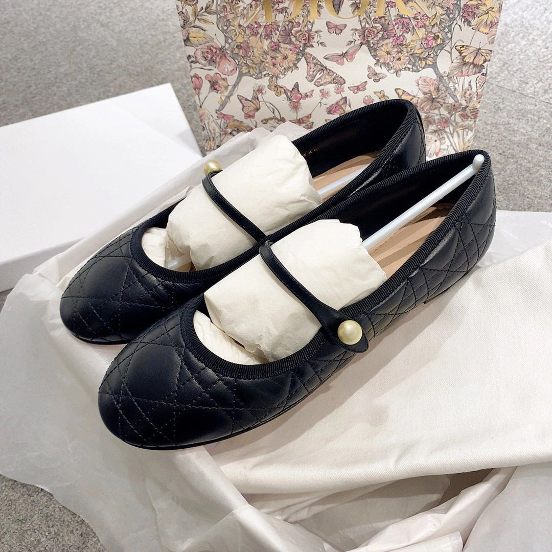 Dame Stepp-Mary Jane Ballerinas med dekorativ perleaccent Stilla