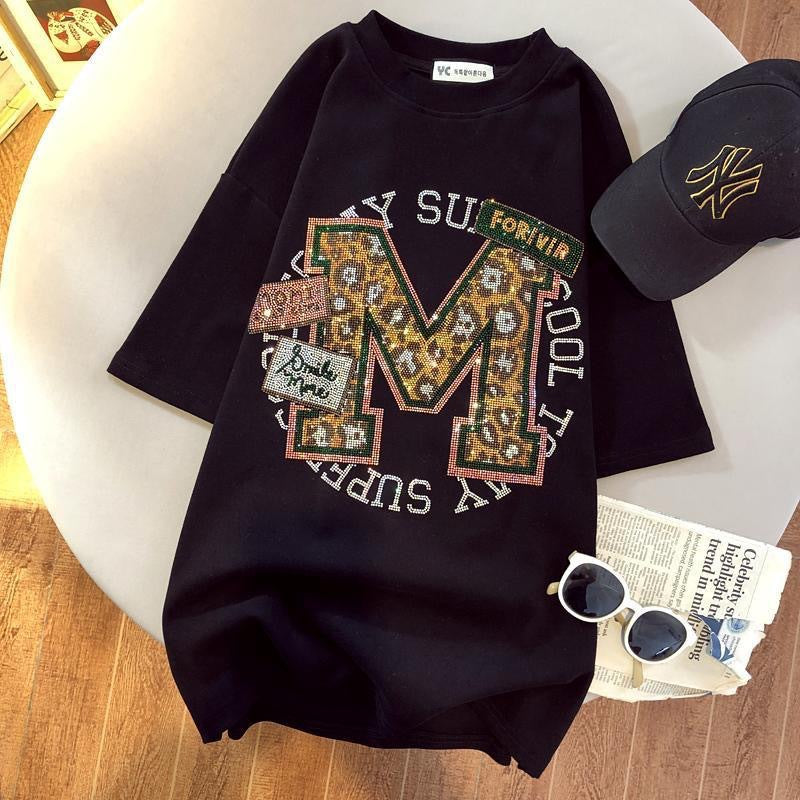 Dame Oversized T-shirt med kreativ applikationsdesign og urban stil Stilla