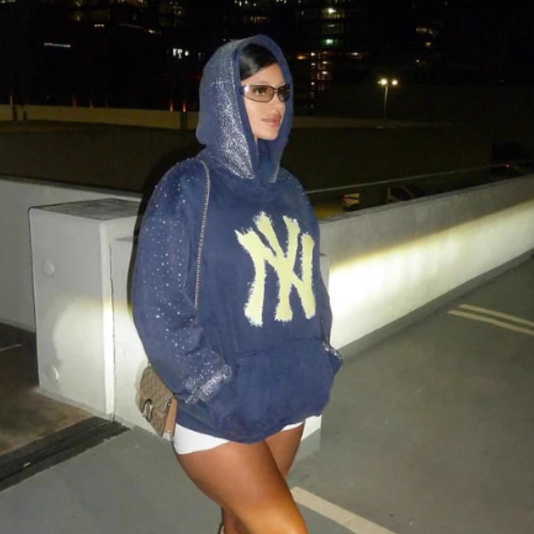 Kvinders hoodie med glitrende detaljer og markant logo Stilla