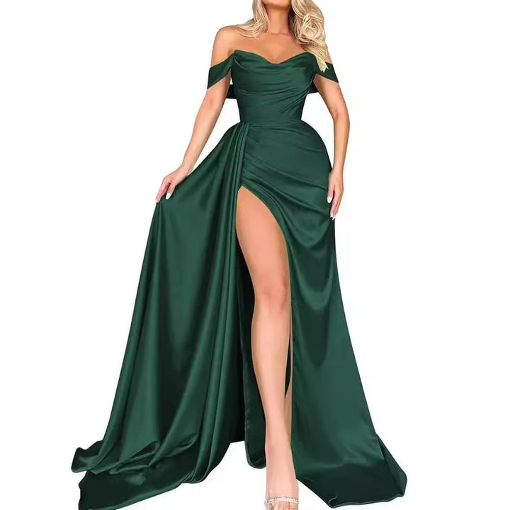Dame Off-Shoulder Aftenkjole med høj split og figursmigrende snit Stilla